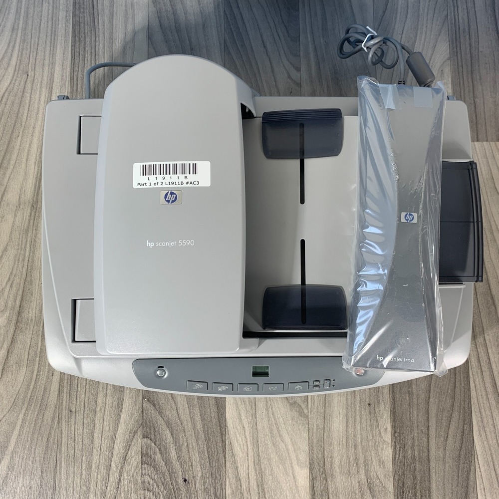 HP Hewlett Packard ScanJet 5590 Flatbed Scanner New‎